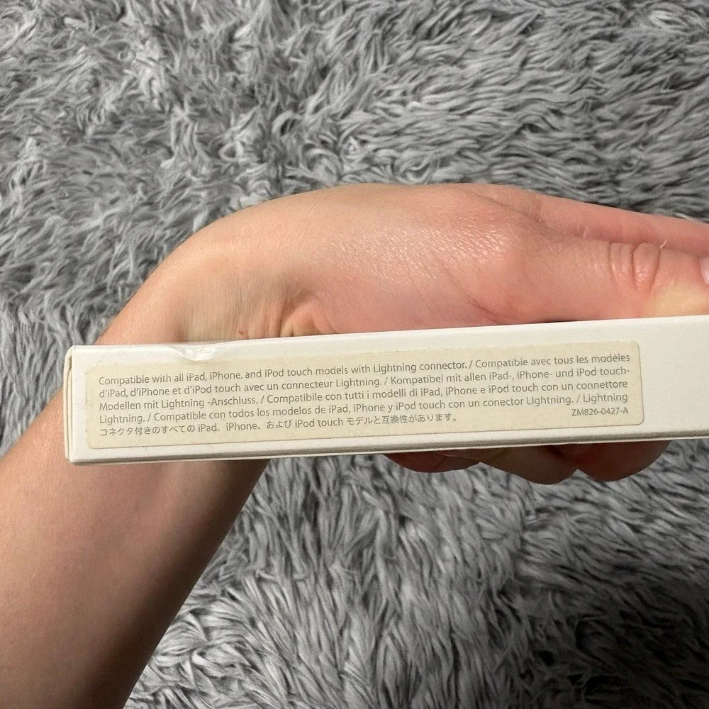 Apple genuine lightning